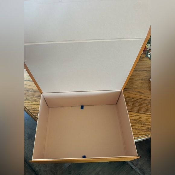 Medium Size Louis Vuitton Box Original - Picture 2 of 5